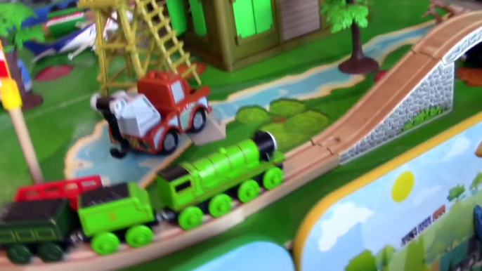 Thomas and Friends Wooden Railway Flying Scotsman, Dinosaurs, & Cars Mater | Playing with Trains