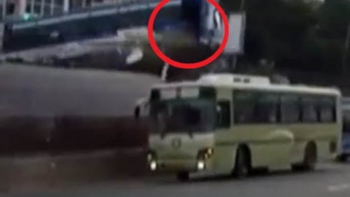 Dash-cam: Bus flies over barrier into traffic jam in Russia