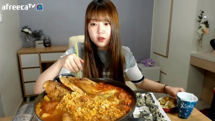 새벽에 치즈라볶이+만두사리, 주먹밥 먹방 mukbang 볼빨간효닝 20170419