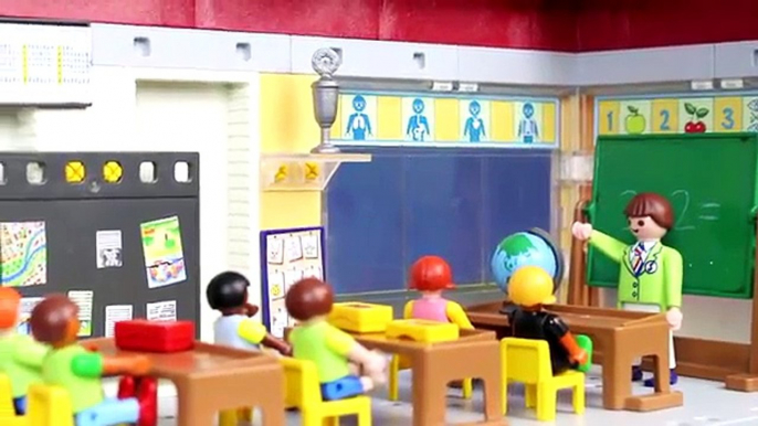 PLAYMOBIL Film deutsch: Schule im Krankenhaus + FEUERWEHRMANN KLO Feuer | Familie Kinderserie