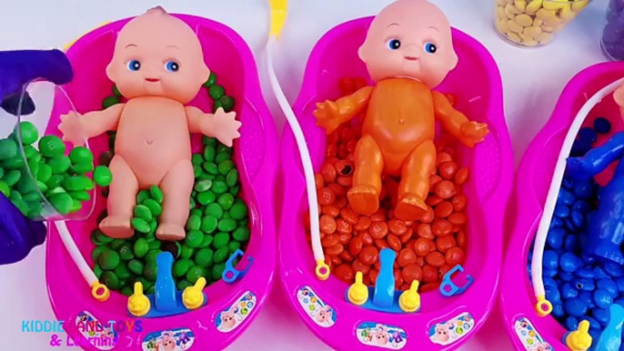 Learn Colors Candy M&Ms chocolate Baby Doll Bath Time Finger Family Nursery Rhyme Songs for Kids