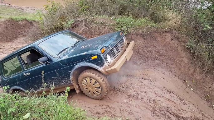 Nissan Terrano 2 vs Lada Niva Off-road Mammutpark