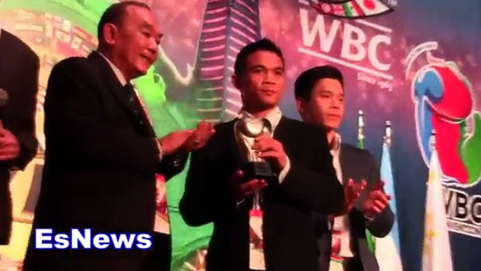 Srisaket Sor Rungvisai & Evander Holyfield Honored At WBC Convention-n_b2ws28akg