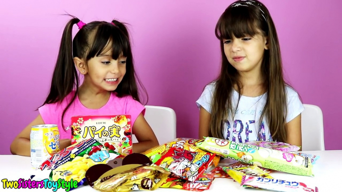 American Kids Taste Weird and Crazy Japanese Candy and Snacks - WowBox Taste Test 日本のお菓子の味覚テスト
