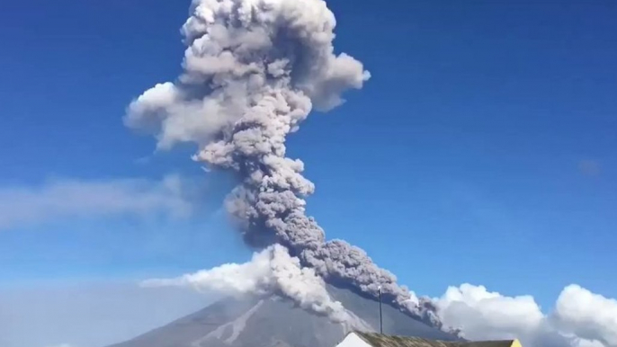 Timelapse Captures Large Ash Column Spewing From Mayon Volcano