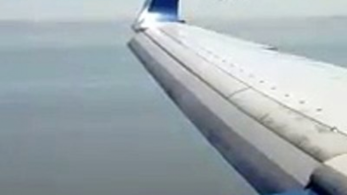 Un atterrissage perturbé pour deux avions qui arrivent en même temps !