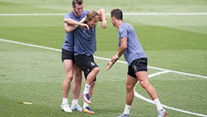 Funny Moments in Training ●  Messi, Neymar, C.Ronaldo, D.Alves, Isco