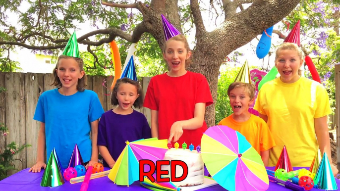 Learn English Colors! Rainbow Cake Balls and Water balloons with Sign Post Kids!