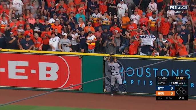 Aaron Judge incredible catch prevents Gurriel to get a Homerun!