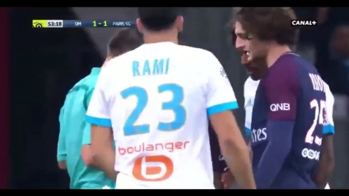 Main de Jordan Amavi et carton jaune pour Kylian Mbappé - OM VS PSG (22-10-2017)