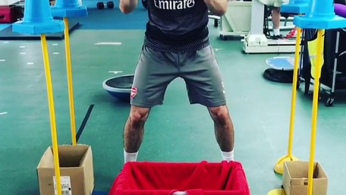 L'entraînement impressionnant de Petr Cech avec des balles de ping-pong