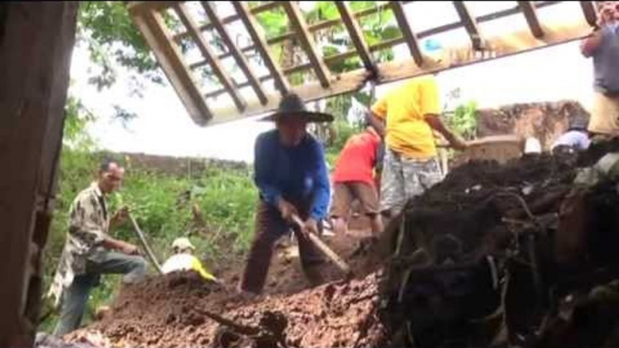 NET JATIM - Seorang Ibu dan Bayi tewas tertimbun longsor di Tasikmalaya