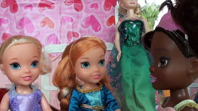 Anna and Elsa Toddlers Dentist Frozen Elsya Annya see Real Tooth Fairy Barbie Dentist Toys In Action