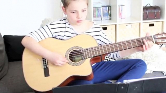 ♪ JE VOLE (Louane) - débutant Guitare (Laura 8 ans) + Blooper