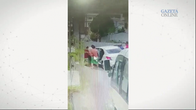 Casal é rendido e tem carro roubado em Cariacica