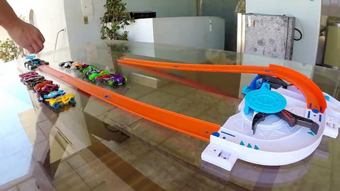 Hot Wheels Pista Velocidade na Curva Track Builder Desafio - Português Brasil