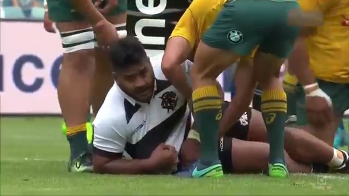 Taniela Tupou tries to score vs Australia by hiding the ball up his shirt!