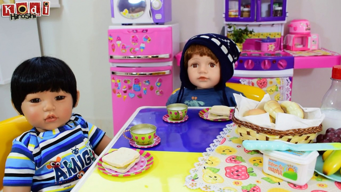 COMO FAÇO MANTEIGA PARA BONECAS NA COZINHA DE BRINQUEDO FAZENDO COMIDINHA E ROTININHA