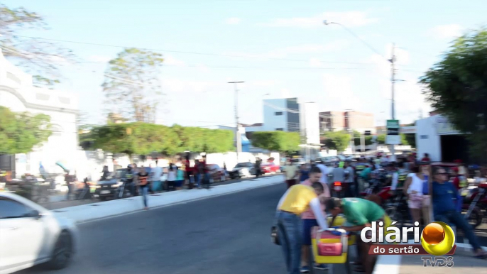 cemitérios Nossa Senhora Aparecida e Coração de Maria, em Cajazeiras, receberam uma intensa movimentação