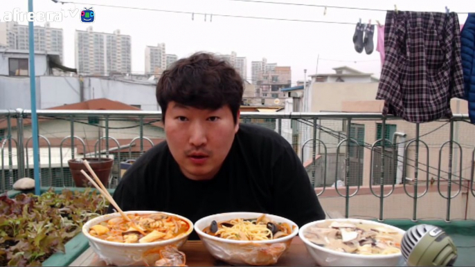 저녁 합동방송 전 짬뽕 3종세트 배달 먹방!! [흥삼] in 옥탑방 (17.4.8) Mukbang