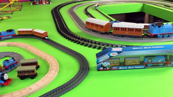 Thomas & Friends RED VS BLUE THOMAS with Annie & Clarabel TOY TRAIN