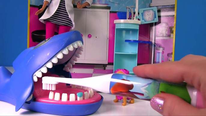 Paw Patrol Dentist Skye Brushes Shark Teeth Learning Video for Children | Fizzy Fun Toys