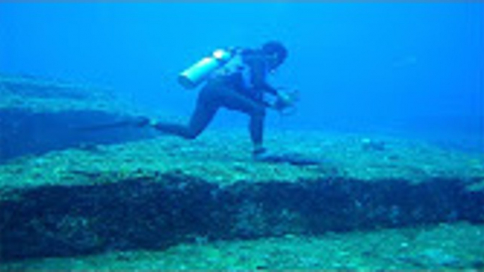 Marinero Descubre una Pirámide Sumergida en las Islas Azores [Low, 480x360]