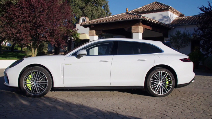 Porsche Panamera Turbo S E-Hybrid Design in Carrara White Metallic