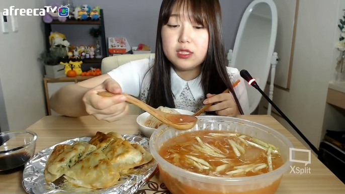 간단 먹방! 살얼음 시원한 김치말이국수에 찰떡궁합 군만두 먹방 mukbang 볼빨간효닝 20170523