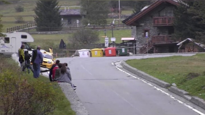 Le public au bord de la route a eu très chaud pendant se rallye