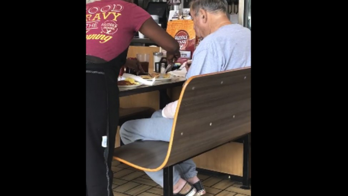 Diner Cook Cuts Up Pancakes for Man With Injured Arm