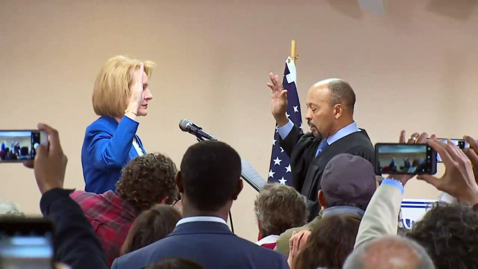 Jenny Durkan Sworn in as First Female Mayor of Seattle in Nearly 100 Years