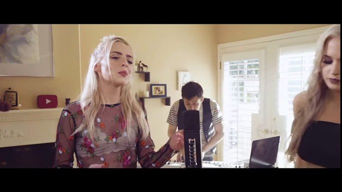 ARIANA GRANDE vs DEMI LOVATO Mashup!! ft. Madilyn Bailey & Macy Kate