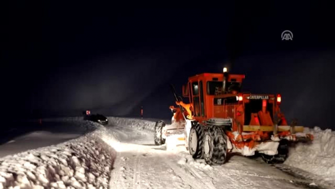 Kardan Kapanan Van-Bahçesaray Yolu Ulaşıma Açıldı