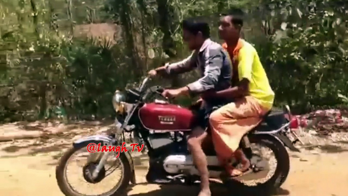 Best Indian Bike Stunt Fail in India 2017 II It happens only in India Part 3-ed0GU2XD818