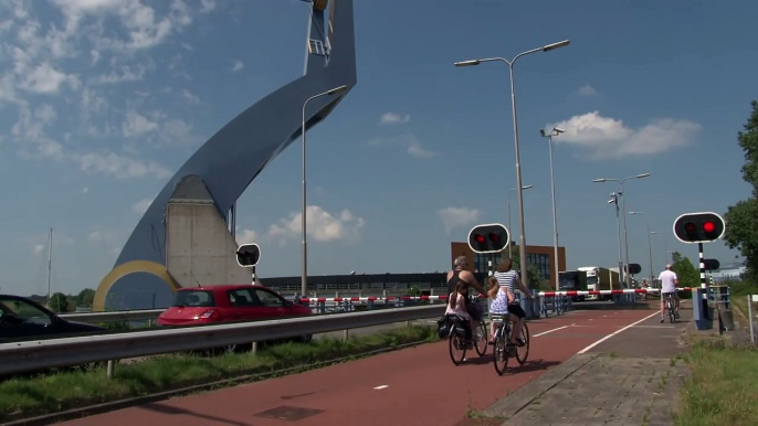 Dutch bridge opens - Slauerhoffbrug 3 - dailymotion