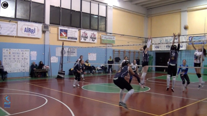 Aversa (CE) - L'Alp Airri batte 3 a 0 la Volley Ball 70 (06.01.18)