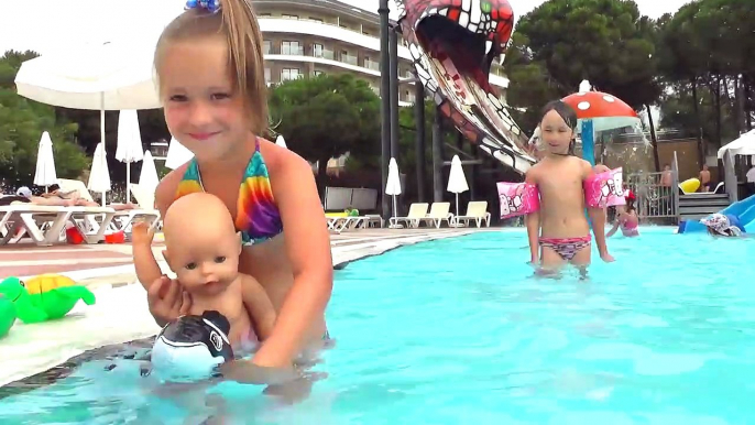 Bad kid Learn Colors with Giant Toy in Pool