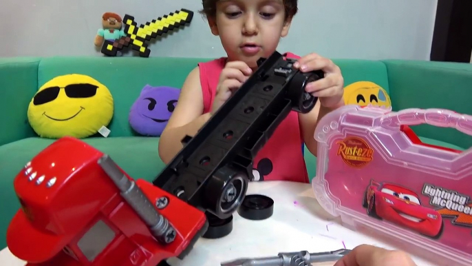 Relâmpago Mcqueen e Caminhão Mack Ferramentas de Brinquedos para Crianças - Paulinho e Toquinho