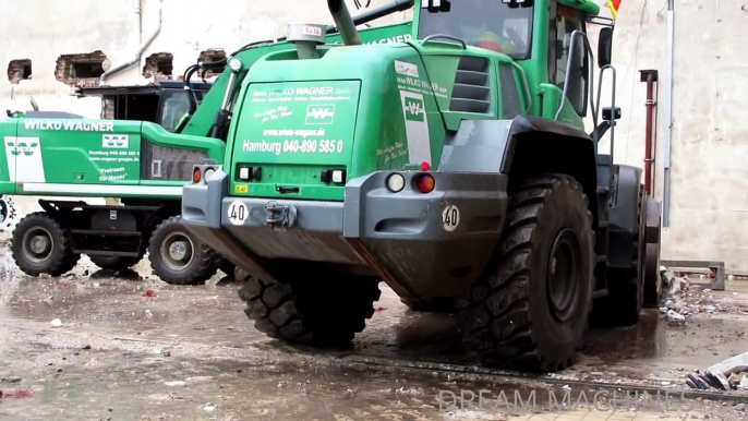 CATERPILLAR 320F BAGGER + LIEBHERR 566 RADLADER AUF ABBRUCH BAUSTELLE