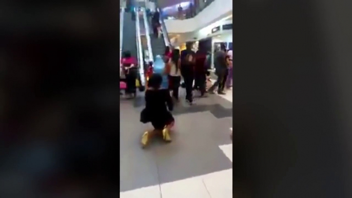 Heartbreaking moment man coldly rejects girlfriends proposal when she gets down on one knee