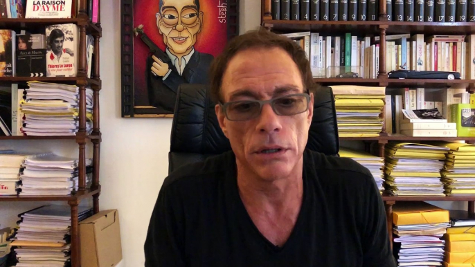 EXCLU - Regardez Jean-Claude Van Damme qui répond à ceux qui l'accusent d'homophobie après ses propos sur le mariage gay chez Ruquier, samedi soir dans "On n'est pas couché"