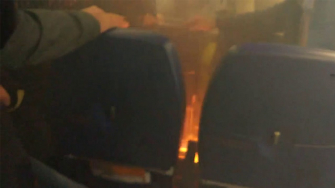 Un chargeur de téléphone explose dans un avion et provoque un départ de feu