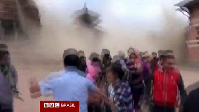 Vídeo mostra templos históricos ruindo no Nepal por causa de terremoto