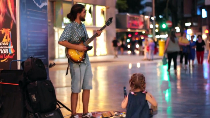 Little Girl Dancing With Street Performer On Luis Fonsi Despacito ft. Daddy Yankee | Guitar Street Cover | Despacito Song Cover | Despacito Cover Dance | Despacito Street Performance