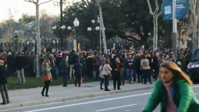 Protesters Gather in Barcelona as Parliament Delays Vote for President