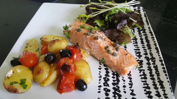 《Eileen's Cook Lab》Oven-Baked Salmon with Baby Potatoes & Cherry Tomatoes