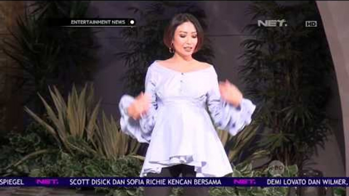 Meski Hamil dengan Usia 8 Bulan, Ayu Dewi Menjadi Model Catwalk