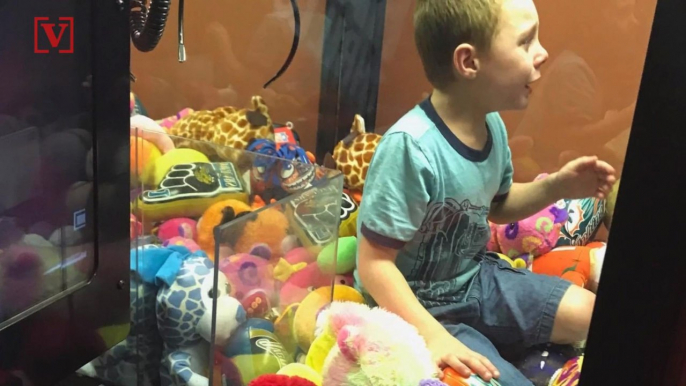 Florida Boy Managed to Get Stuck in a Claw Machine Because He Really Wanted a Toy