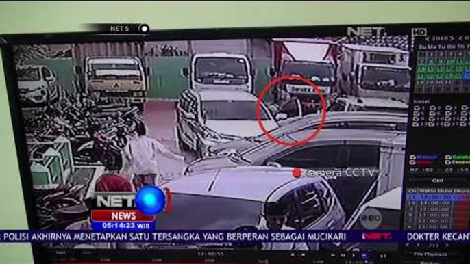 Aksi Pencurian Uang Nasabah Terekam CCTV - NET 5